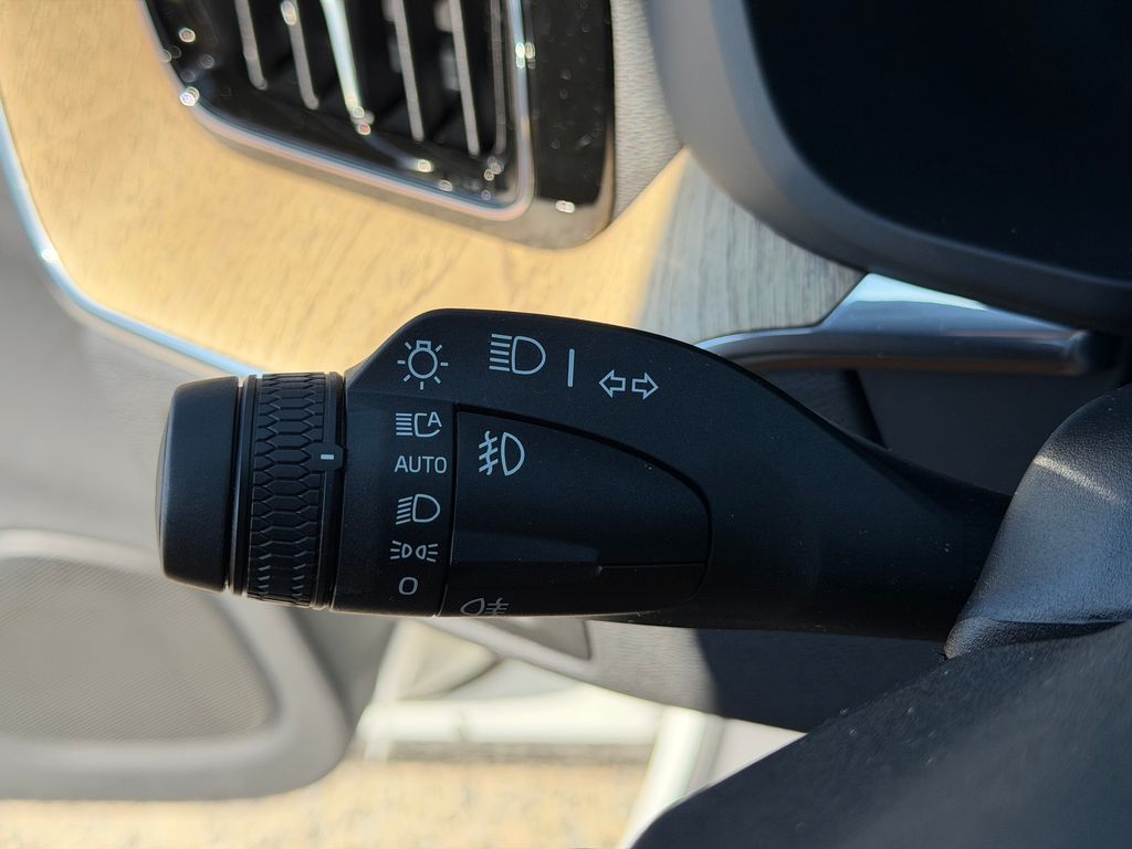 2026 Volvo XC60 Plus - Photo 30