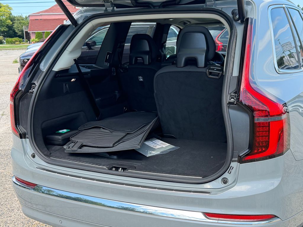 2026 Volvo XC90 Plus - Photo 13