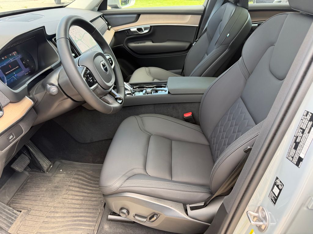 2026 Volvo XC90 Plus - Photo 17