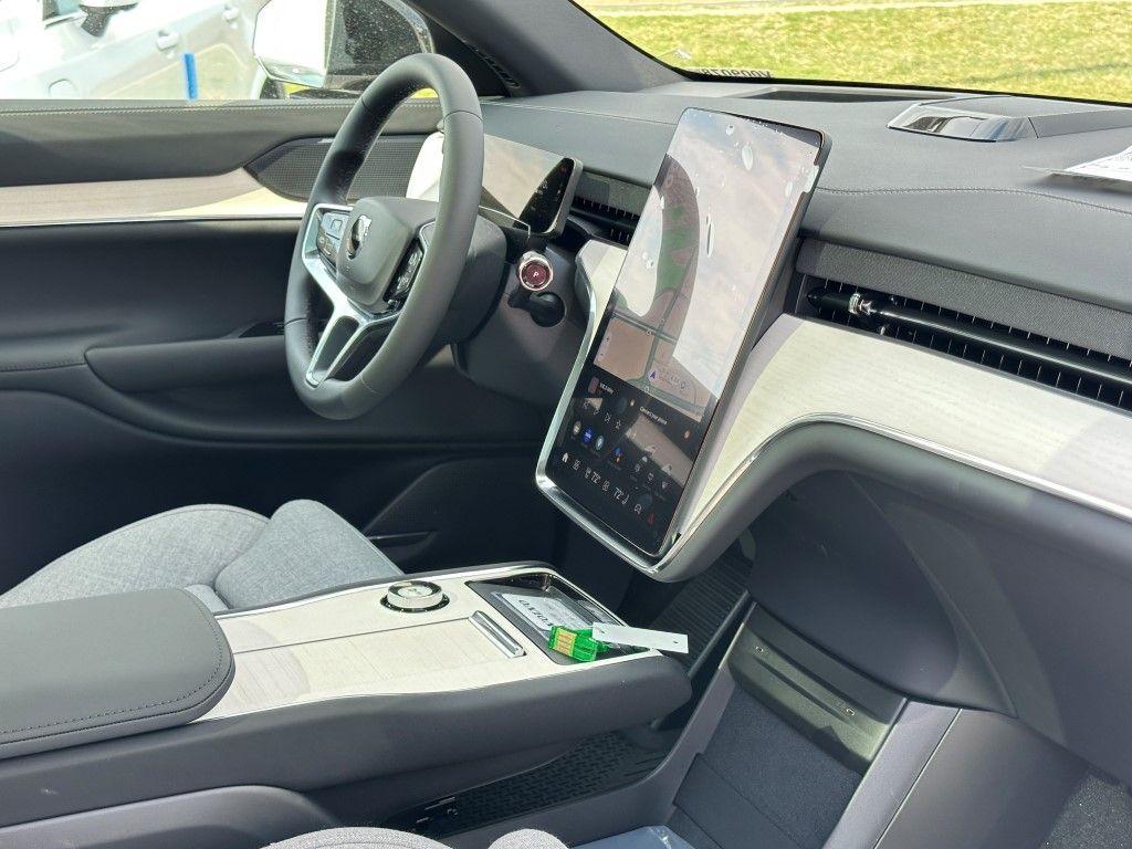 2025 Volvo EX90 Ultra - Photo 11