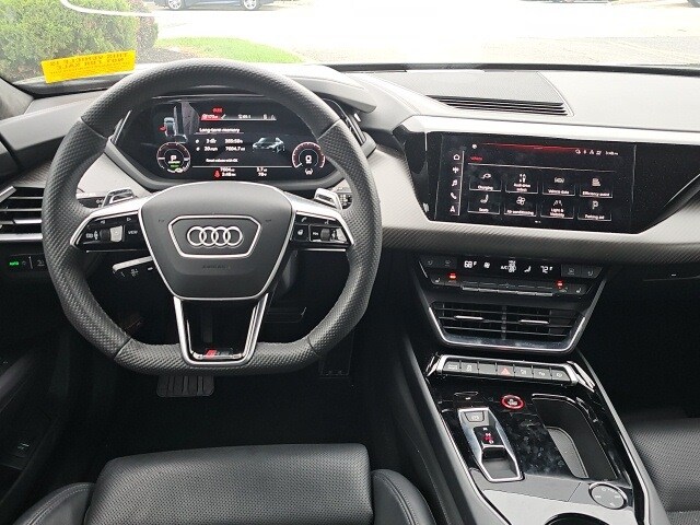 2023 Audi RS e-tron GT Base photo 2