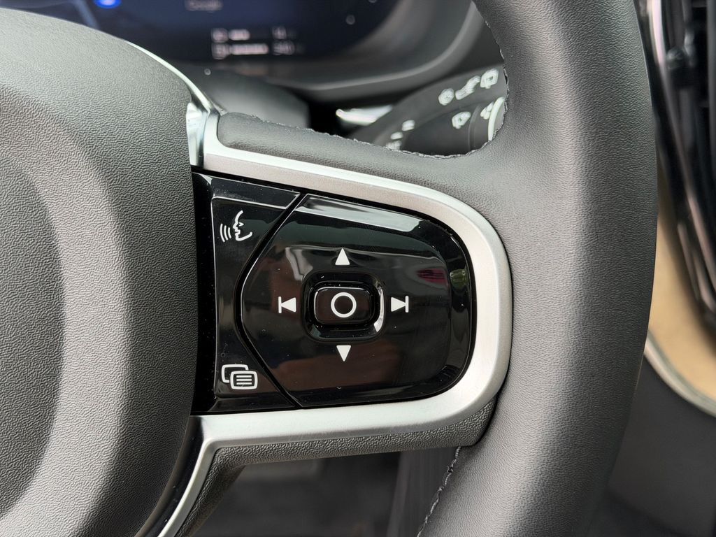 2026 Volvo XC60 Plus - Photo 18