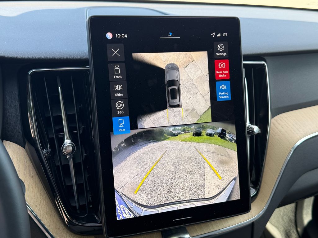 2026 Volvo XC60 Plus - Photo 22