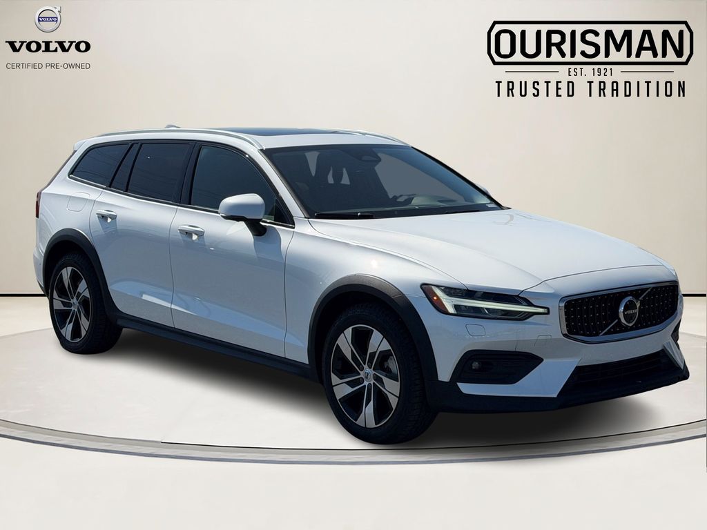 2024 Volvo V60 Cross Country B5 Plus AWD's photo