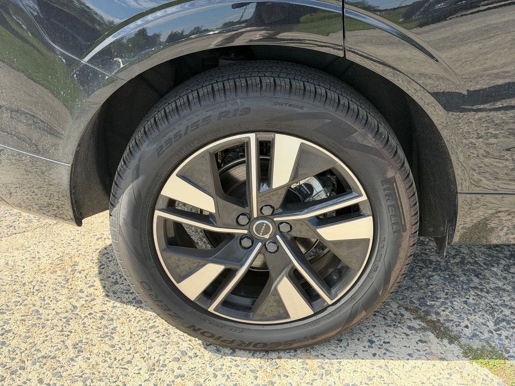 2026 Volvo XC60 Plus - Photo 6