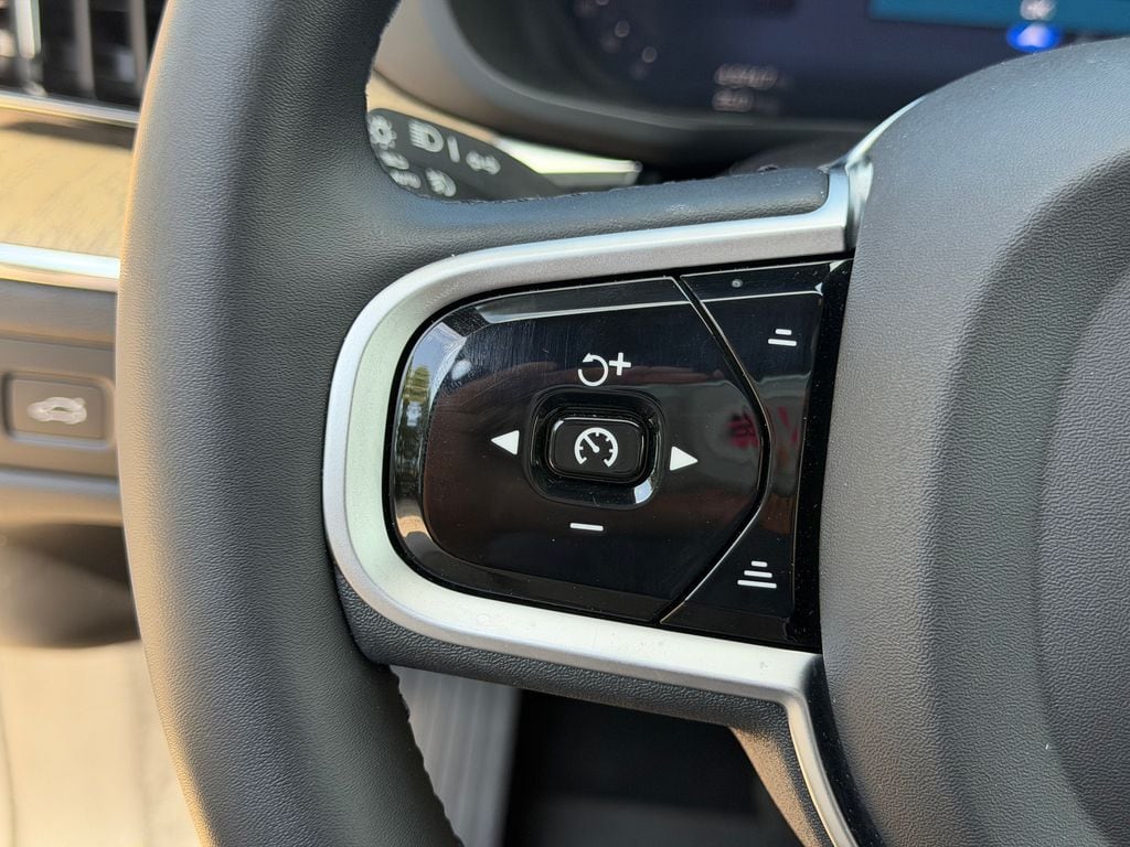 2026 Volvo XC60 Plus - Photo 19