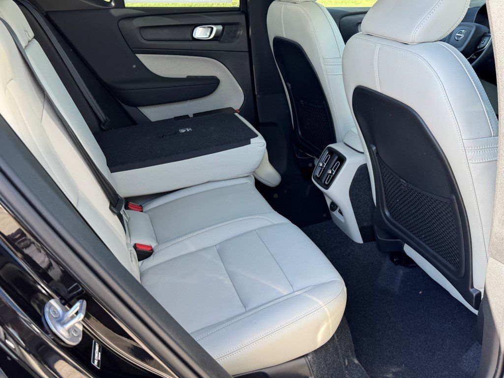 2026 Volvo XC40 Ultra - Photo 14