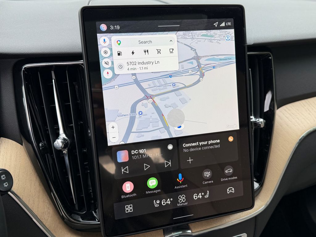 2026 Volvo XC60 Plus - Photo 22