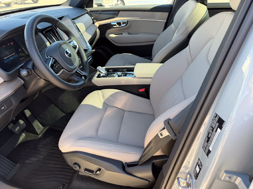 2026 Volvo XC90 Plus - Photo 17
