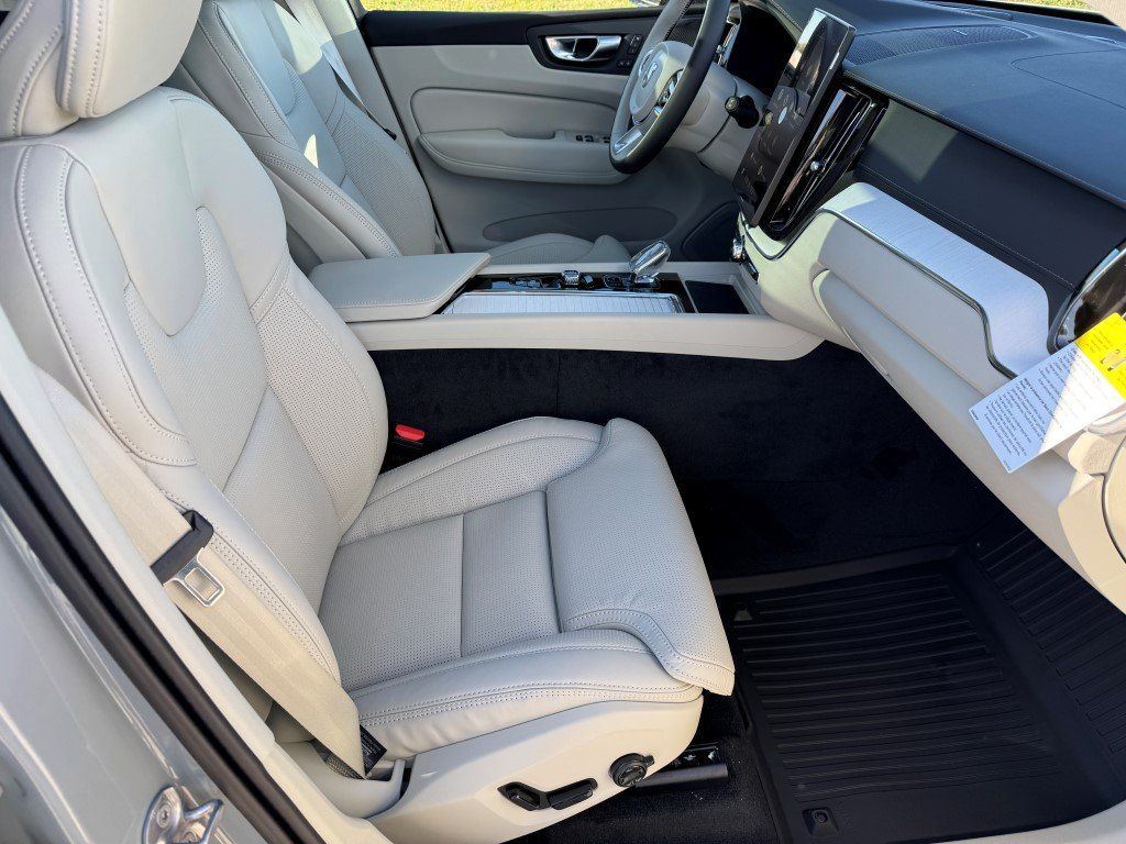 2026 Volvo XC60 Ultra - Photo 11