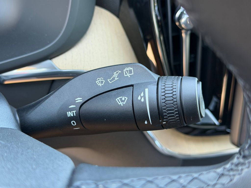 2026 Volvo XC60 Plus - Photo 29