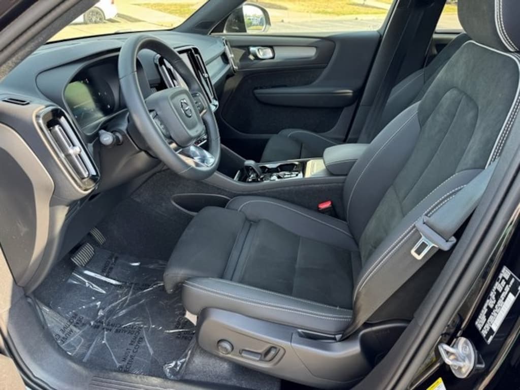 Certified 2023 Volvo XC40 B5 Plus Dark Theme SUV