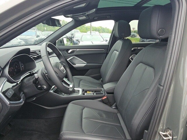 2024 Audi Q3 S line Premium photo 3