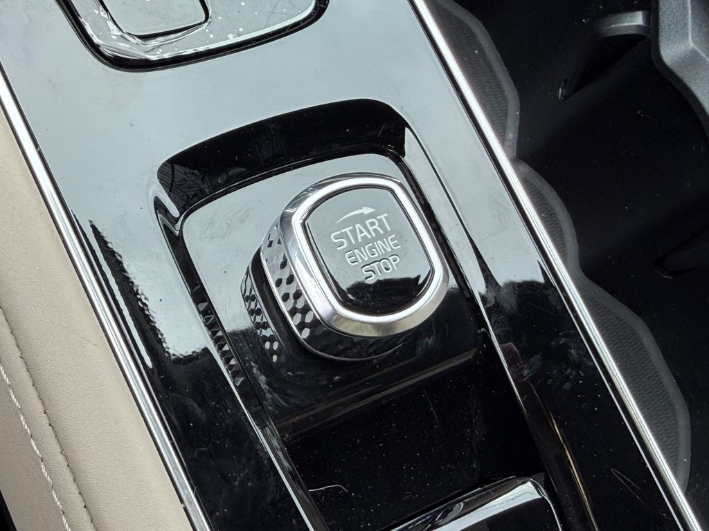 2026 Volvo XC90 Plus - Photo 29