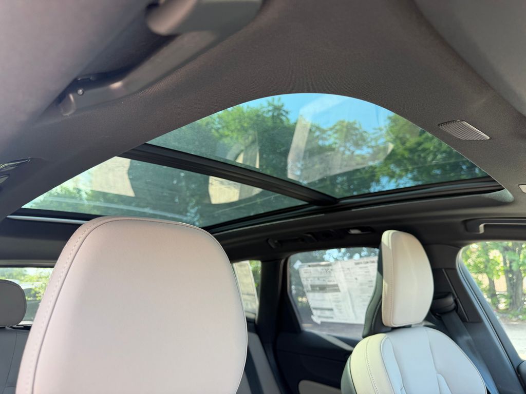 2026 Volvo XC60 Plus - Photo 10
