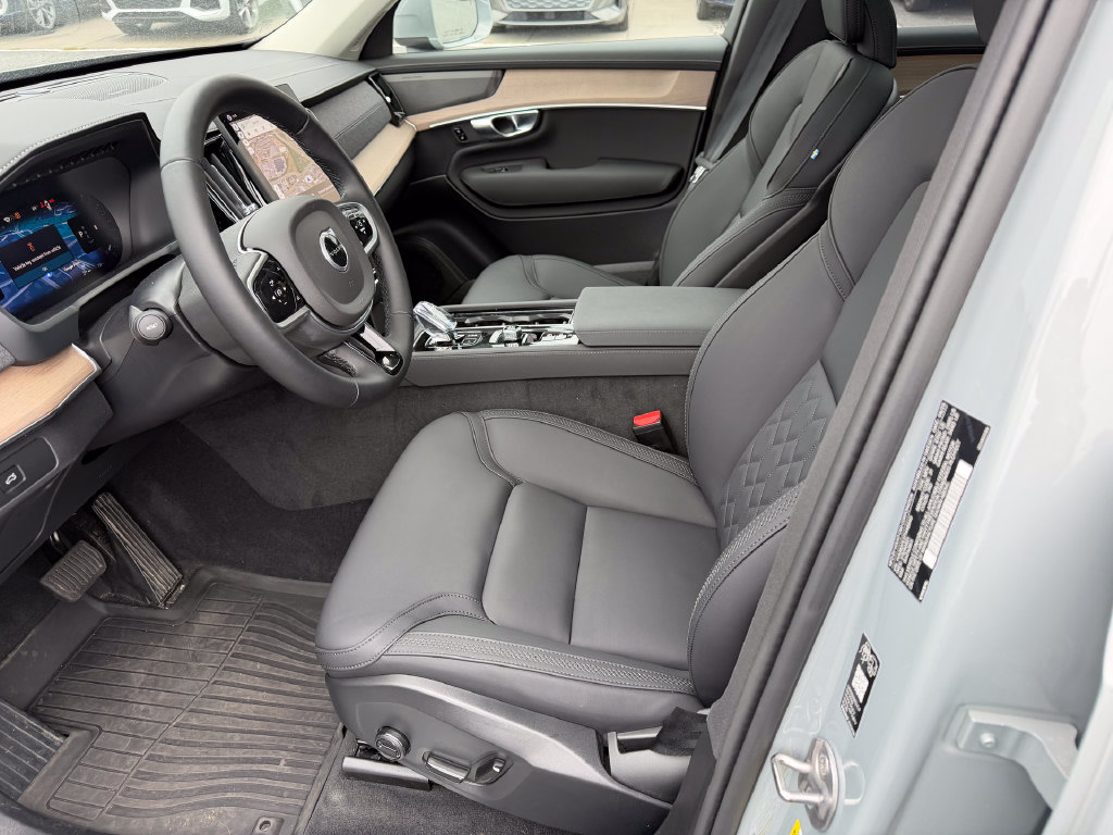 2026 Volvo XC90 Plus - Photo 17
