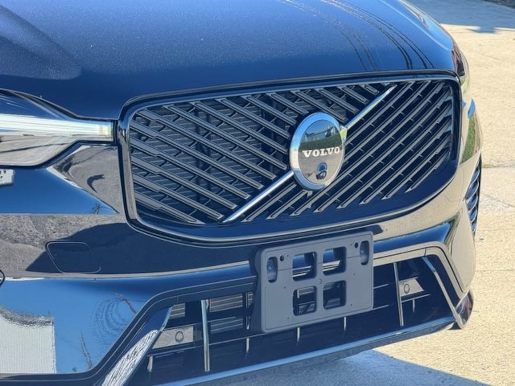 New 2026 Volvo XC60 B5 Plus SUV