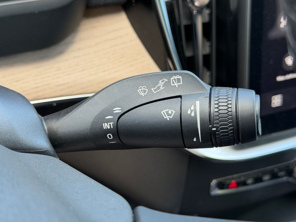 2026 Volvo XC90 Plus - Photo 29