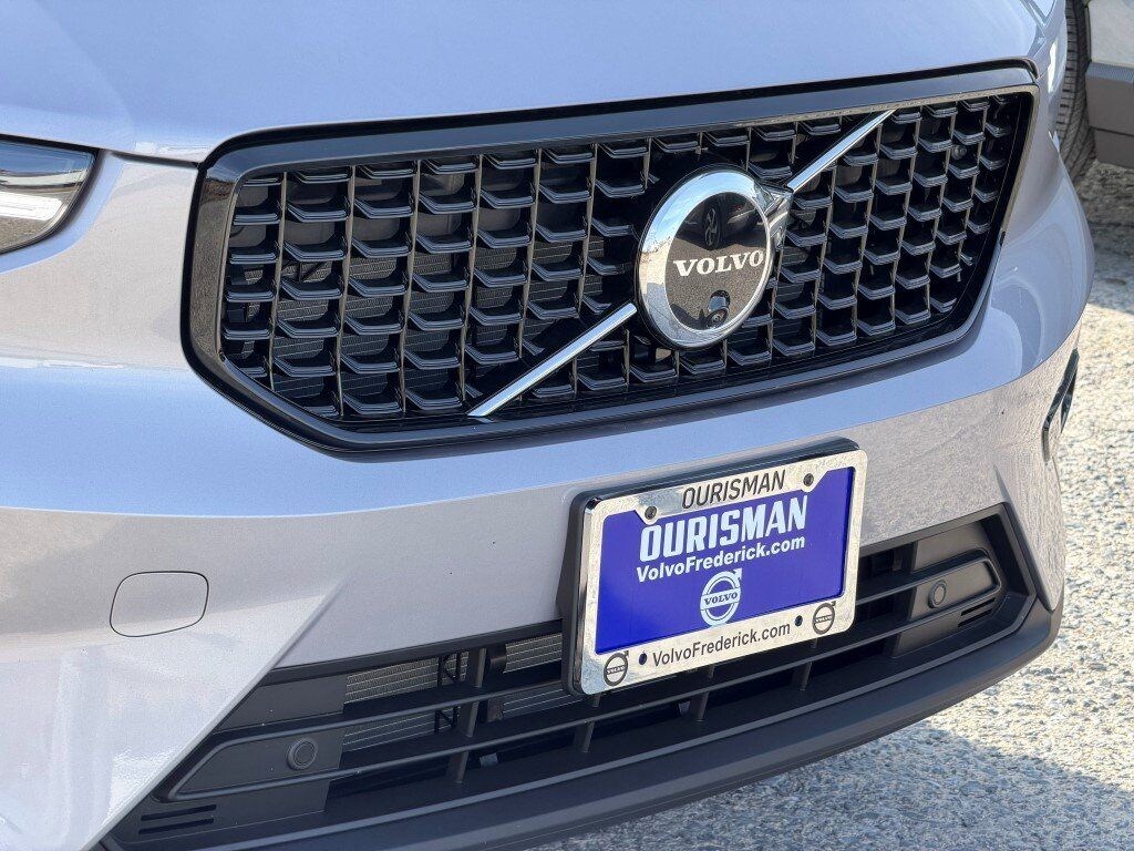 New 2026 Volvo XC40 B5 Plus SUV