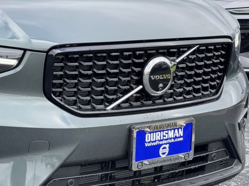 New 2026 Volvo XC40 B5 Ultra SUV