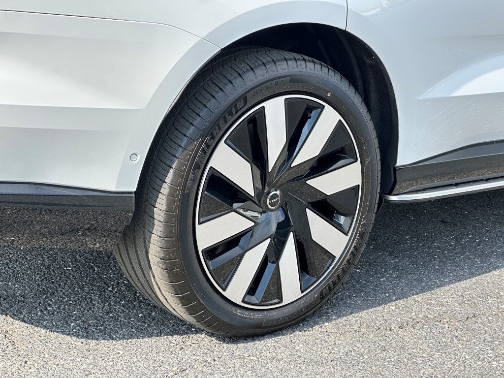 2025 Volvo EX90 Ultra - Photo 9