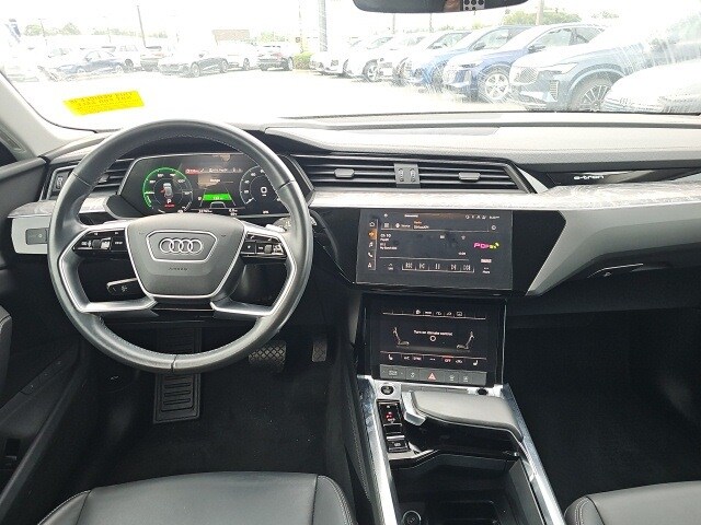 2021 Audi e-tron Premium photo 2