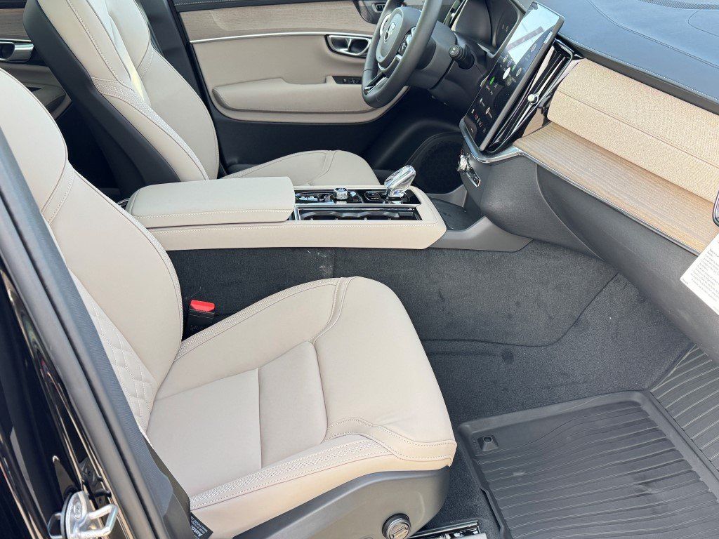 2026 Volvo XC90 Plus - Photo 10
