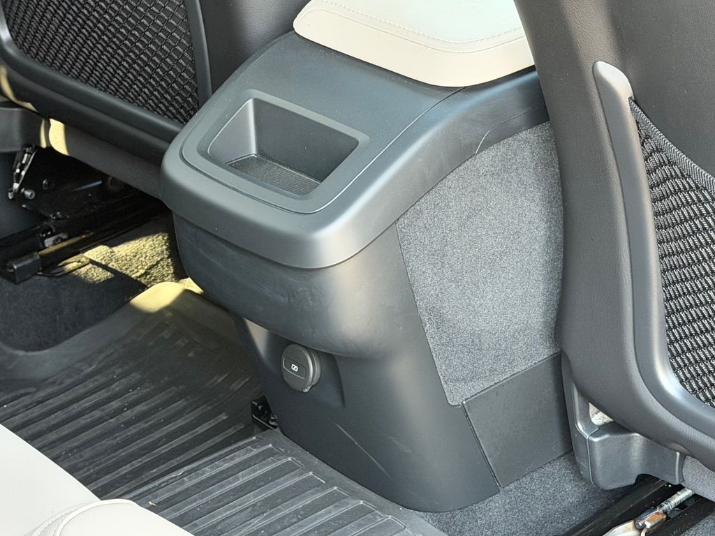 2026 Volvo XC60 Plus - Photo 12