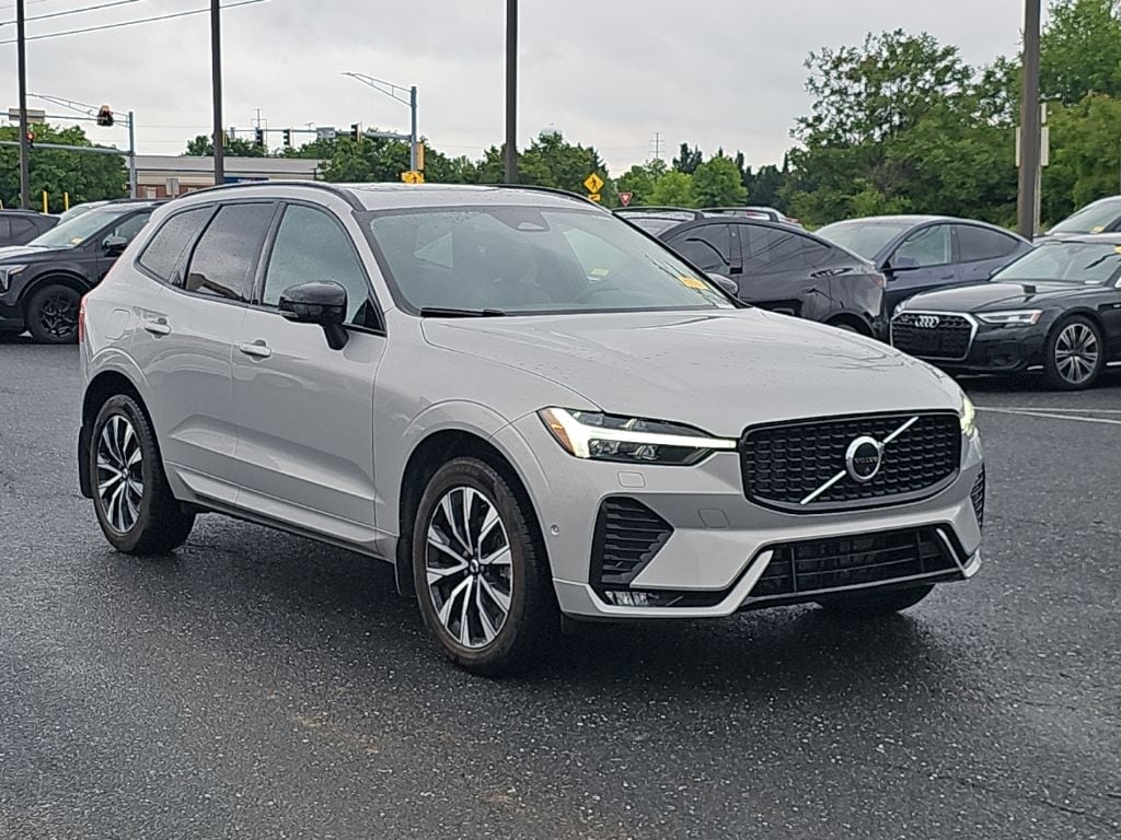 2023 Volvo XC60 B5 Plus Dark Theme AWD's photo