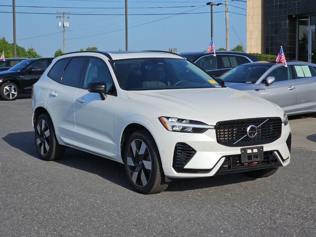 2024 Volvo XC60 T8 Plus Dark Theme AWD's photo
