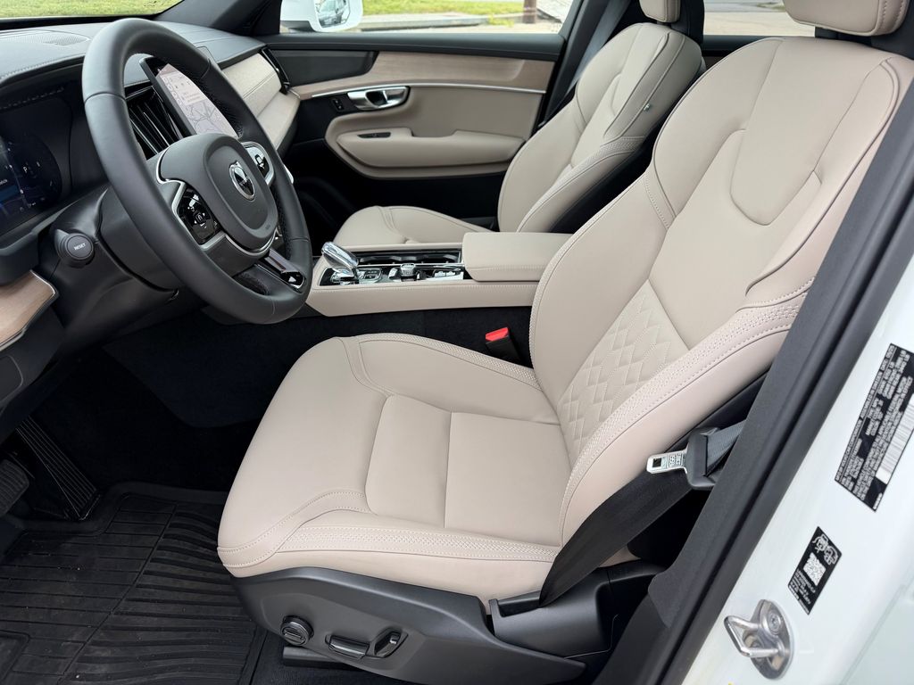 2026 Volvo XC90 Plus - Photo 17