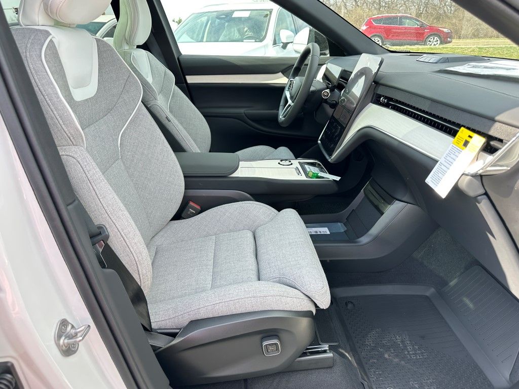 2025 Volvo EX90 Ultra - Photo 10