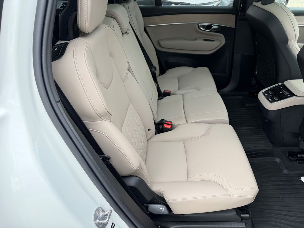 2026 Volvo XC90 Plus - Photo 11
