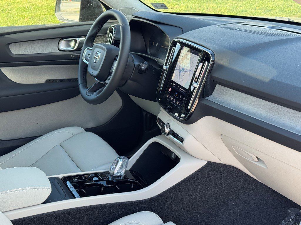 2026 Volvo XC40 Ultra - Photo 12