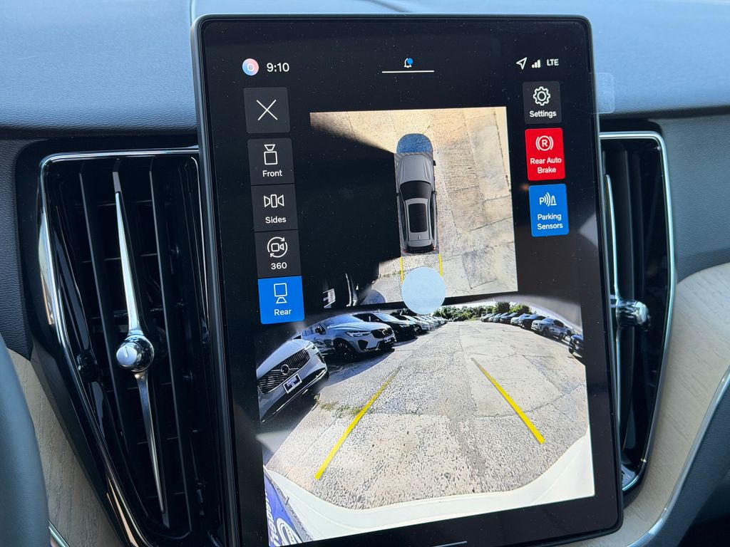 2026 Volvo XC60 Plus - Photo 22