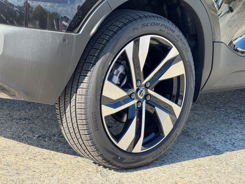 2026 Volvo XC40 Ultra - Photo 9