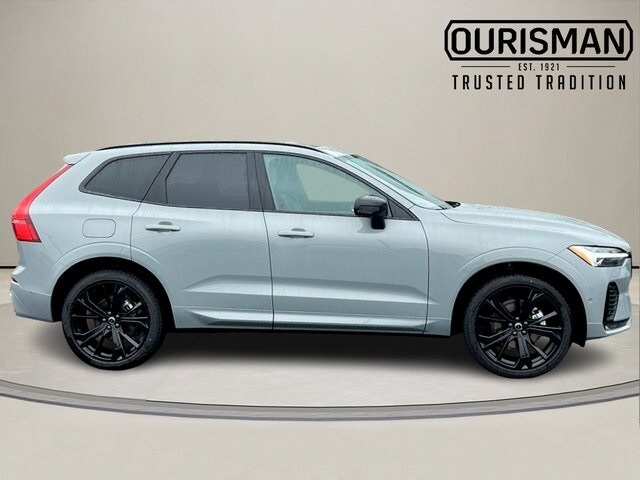 2026 Volvo XC60 B5 Black Edition photo 2