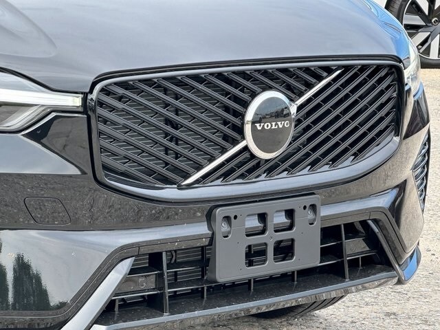 2026 Volvo XC60 B5 Core photo 2