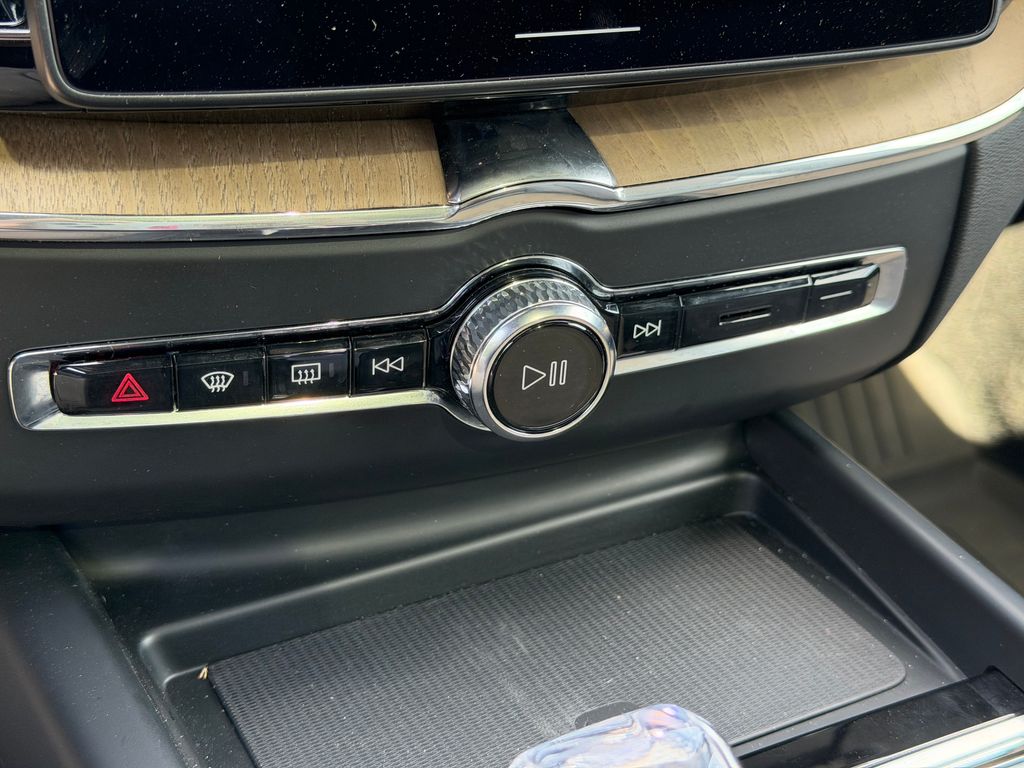 2026 Volvo XC60 Plus - Photo 26