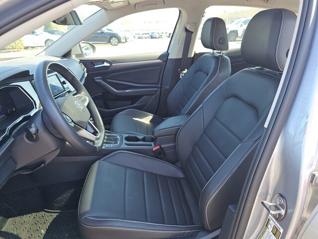 2024 Volkswagen Jetta 1.5T SE photo 3