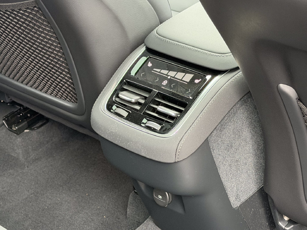 2026 Volvo XC90 Plus - Photo 12
