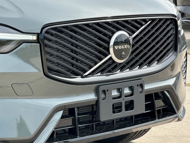 2026 Volvo XC60 B5 Plus photo 2