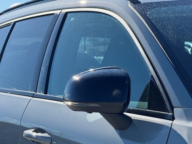 2026 Volvo XC40 Plus photo 4