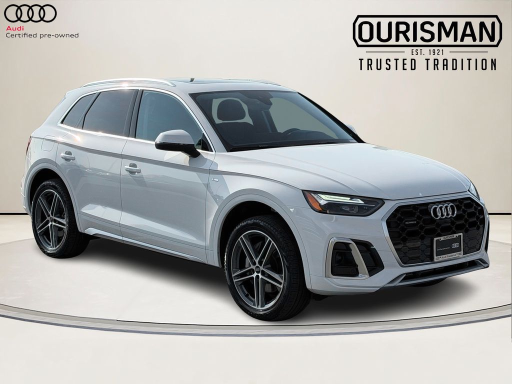 2025 Audi Q5 55 e Premium Plus's photo