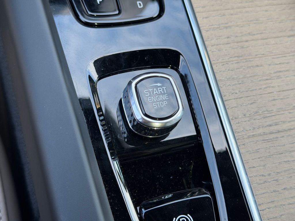 2026 Volvo XC60 Plus - Photo 28