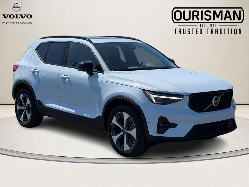 2026 Volvo XC40 B5 Plus Dark AWD's photo