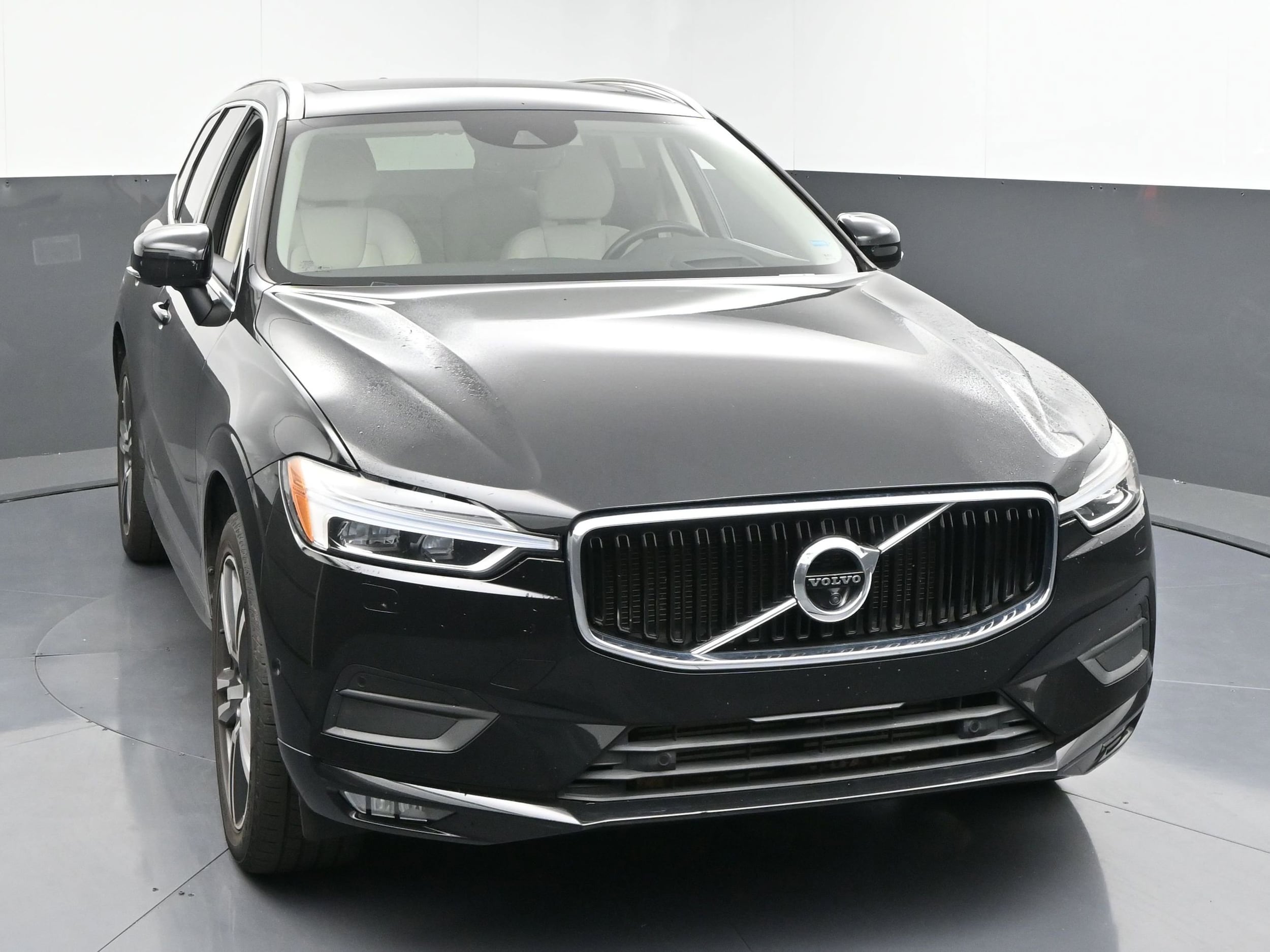 Used 2018 Volvo XC60 Momentum with VIN LYV102RK9JB083100 for sale in Greenville, SC