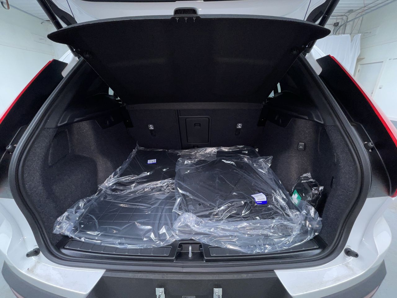 2026 Volvo XC40 Ultra - Photo 24