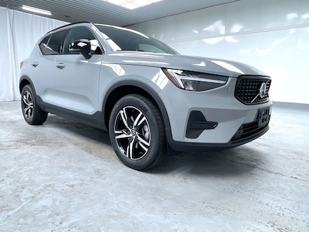 2026 Volvo XC40 B5 Core SUV