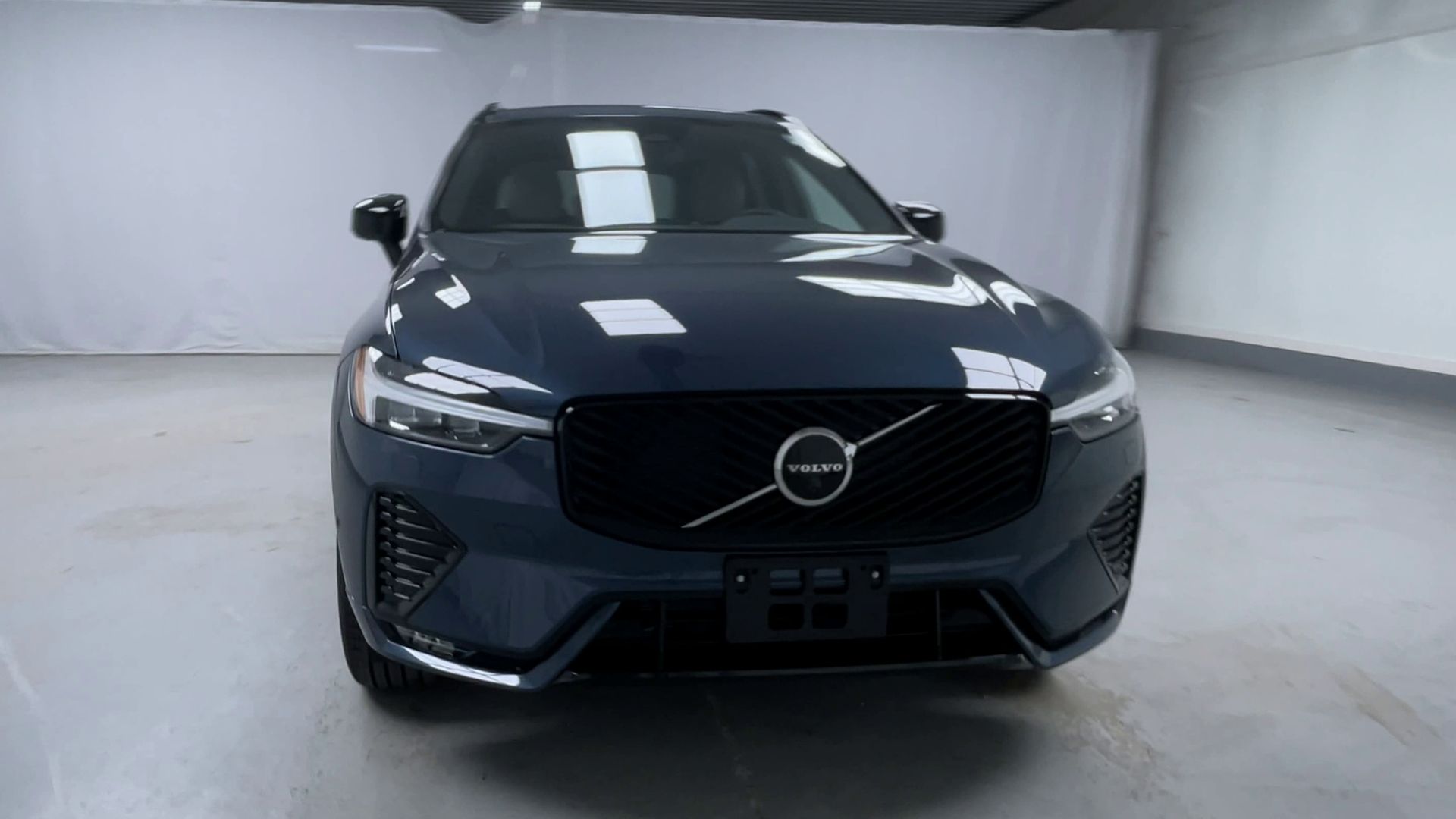 2026 Volvo XC60 B5 Plus photo 2